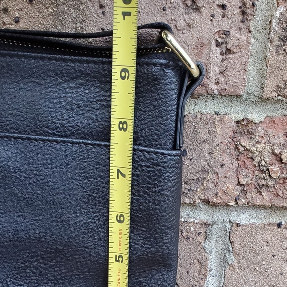 Elegant MK Black Leather Crossbody Bag - Picture 14 of 15